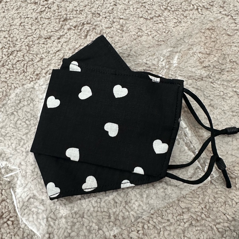 Handmade cloth mask with slit for straws